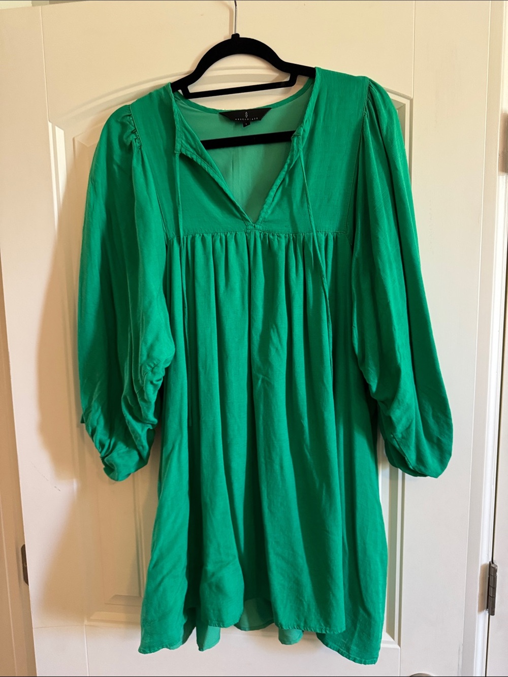 Women's Emerald Green Mini Dress V-Neck and Balloon Sleeves trapeze style #117